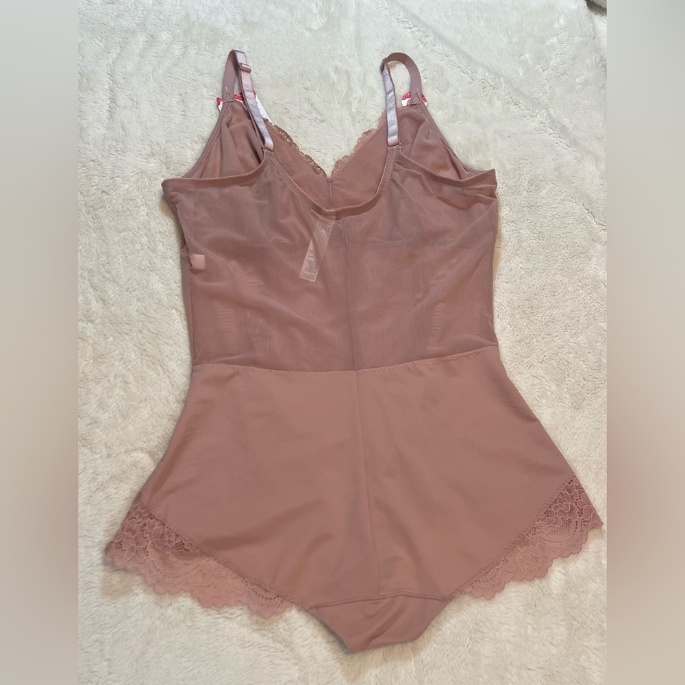 Red Hot Spanx Blush Nude Lace Panty Body Suit Size 2XL - Picture 12 of 13